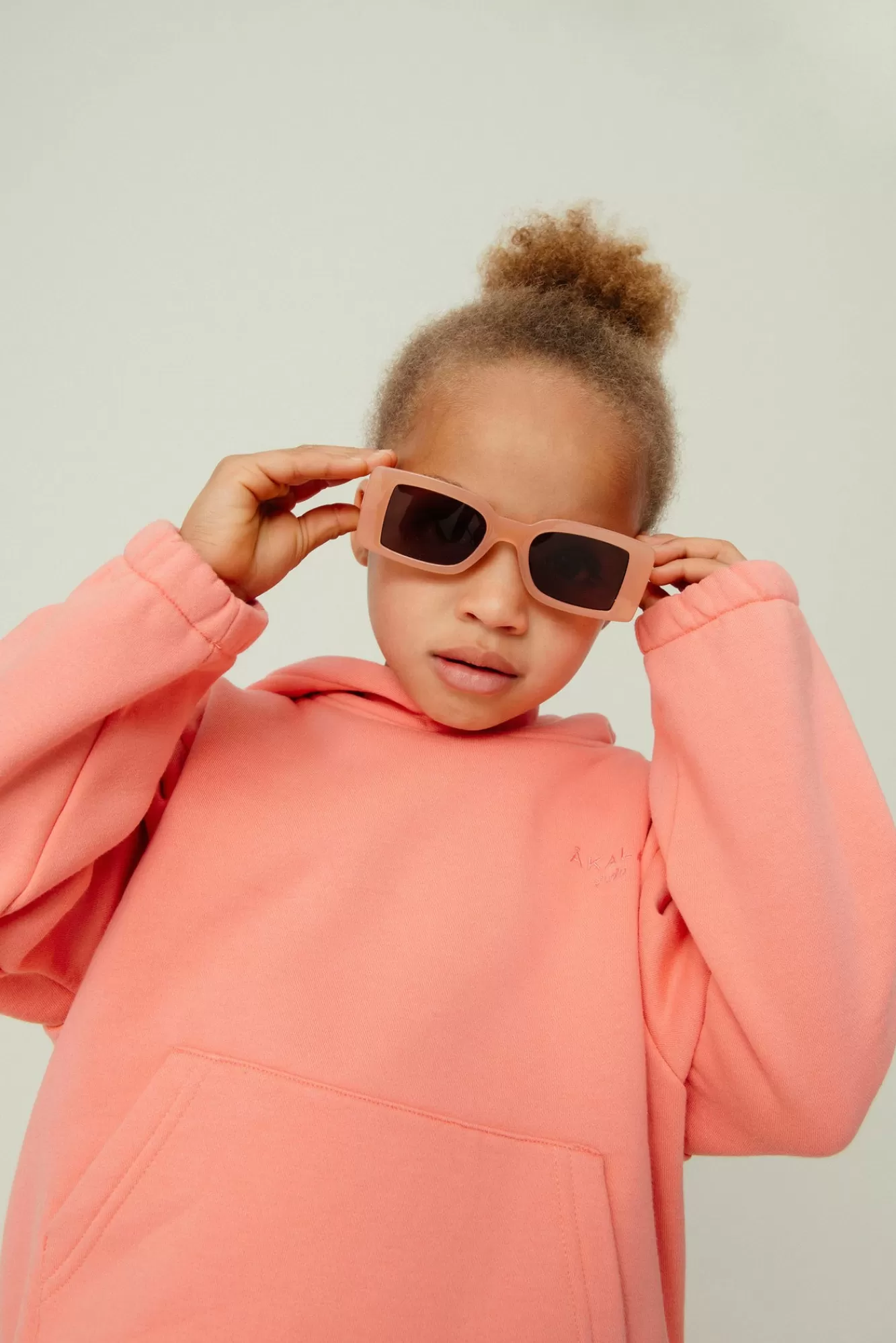 The Akala Studio Salmon Hoodie Girl Best